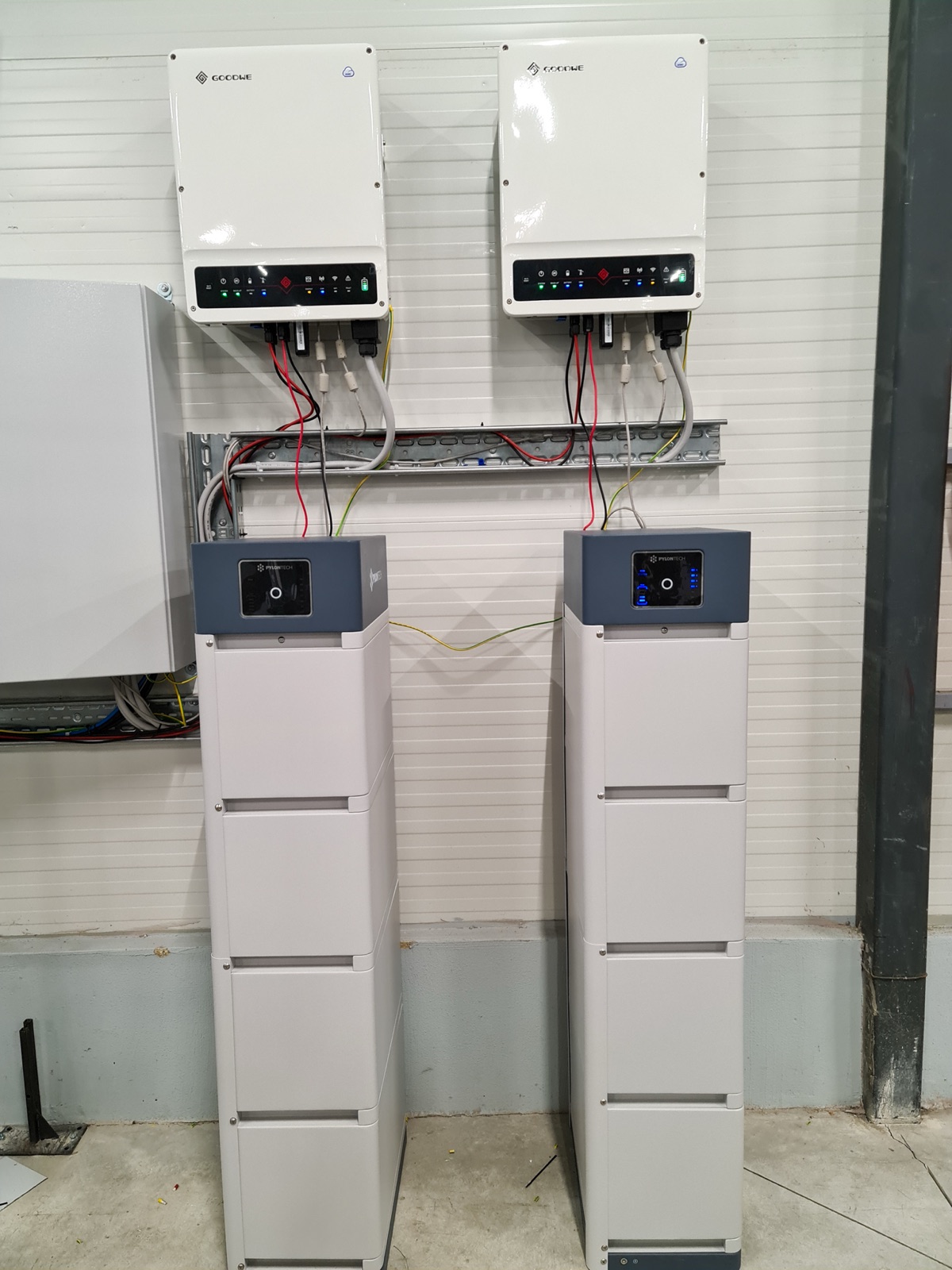 Production-line back-up — UPS transfer